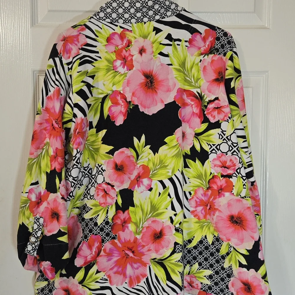Onque Woman Monochrome Geometric Pattern Jacket, Front Zip, Lightweight Med